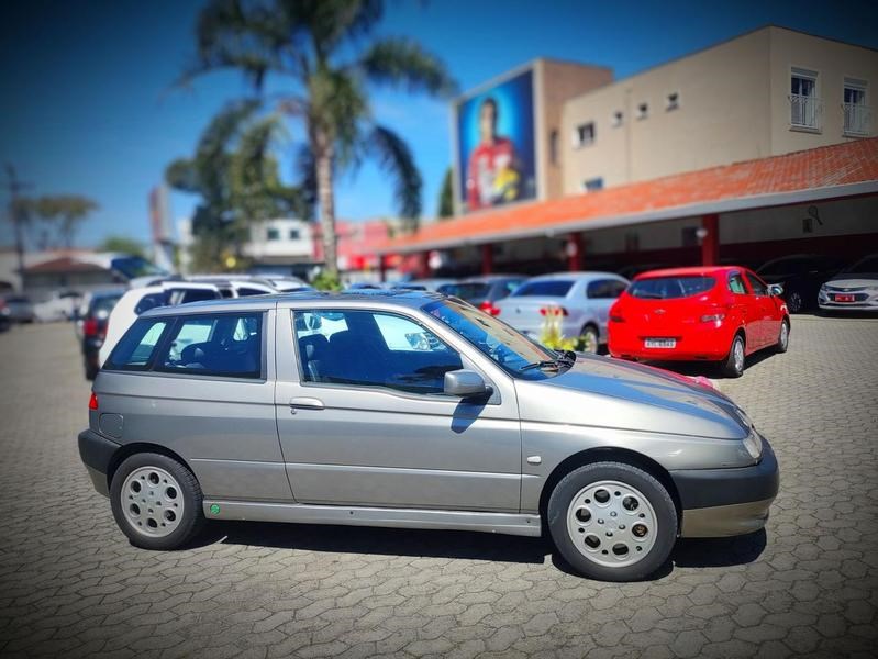 //www.autoline.com.br/carro/alfa-romeo/145-20-quadrifoglio-16v-gasolina-2p-manual/1996/curitiba-pr/24909404
