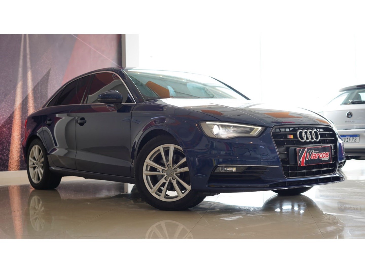 //www.autoline.com.br/carro/audi/a3-14-sedan-tfsi-attraction-16v-flex-4p-turbo-ti/2016/jaguaquara-ba/24525389