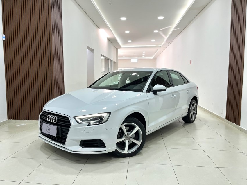 //www.autoline.com.br/carro/audi/a3-14-sedan-attraction-16v-flex-4p-turbo-tiptron/2017/campinas-sp/24865888