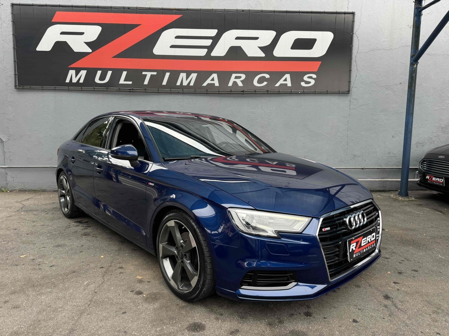 //www.autoline.com.br/carro/audi/a3-14-sedan-ambiente-16v-flex-4p-turbo-tiptronic/2017/sao-paulo-sp/24913828