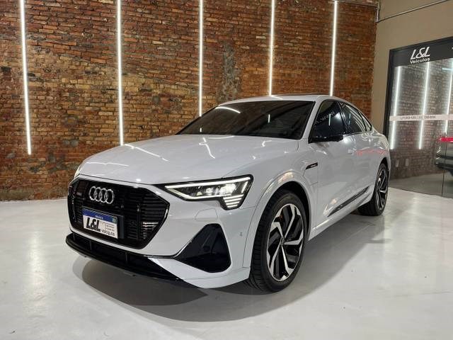 //www.autoline.com.br/carro/audi/e-tron-performance-black-quattro-eletrico-4p-automat/2021/sao-paulo-sp/18450749