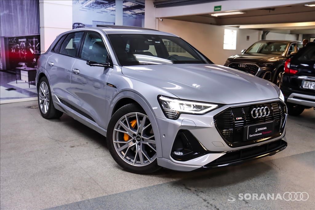 //www.autoline.com.br/carro/audi/e-tron-performance-black-quattro-eletrico-4p-automat/2020/sao-paulo-sp/24608326