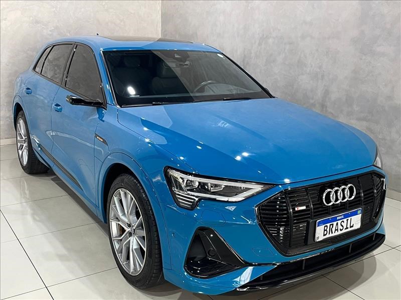 //www.autoline.com.br/carro/audi/e-tron-performance-black-quattro-eletrico-4p-automat/2020/sao-paulo-sp/24674033