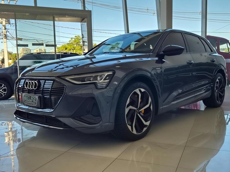 //www.autoline.com.br/carro/audi/e-tron-performance-black-quattro-eletrico-4p-automat/2021/curitiba-pr/25014711
