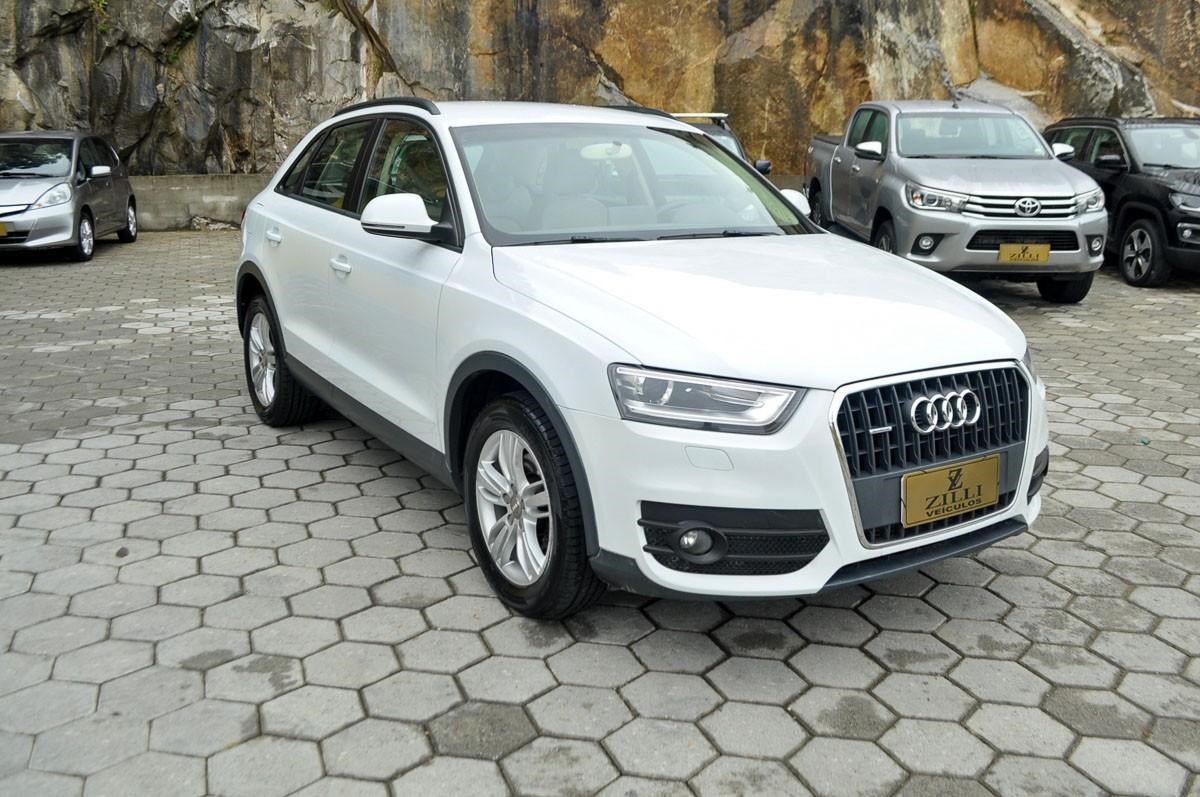 //www.autoline.com.br/carro/audi/q3-20-tfsi-ambition-quattro-16v-gasolina-4p-turb/2013/florianopolis-sc/23668289