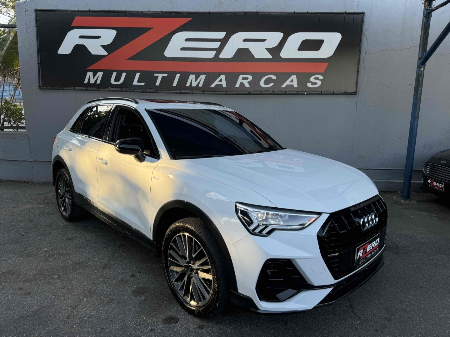 //www.autoline.com.br/carro/audi/q3-20-performance-black-quattro-16v-gasolina-4p/2022/sao-paulo-sp/24289868