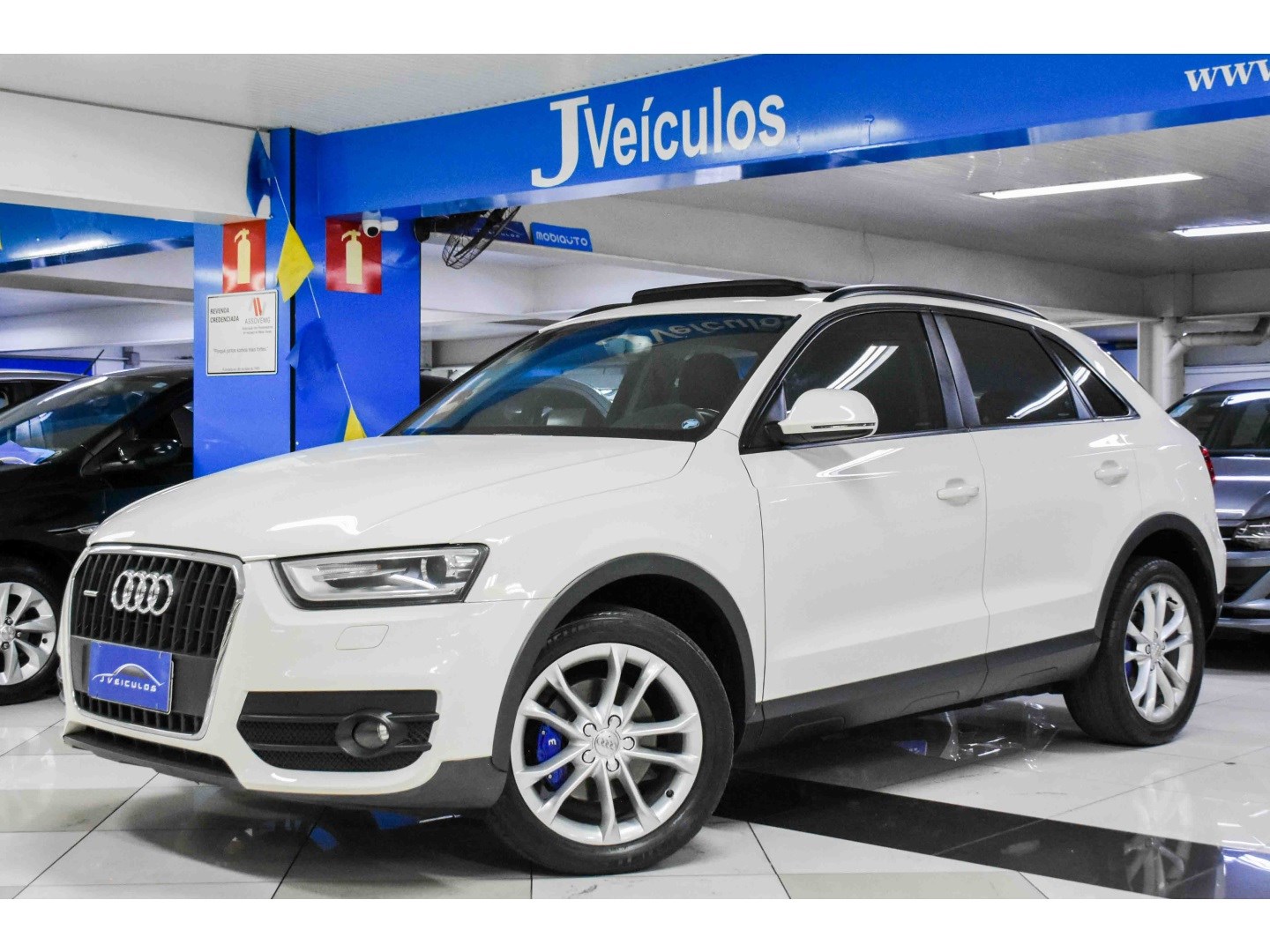 //www.autoline.com.br/carro/audi/q3-20-tfsi-ambiente-quattro-16v-gasolina-4p-turb/2014/belo-horizonte-mg/24349383