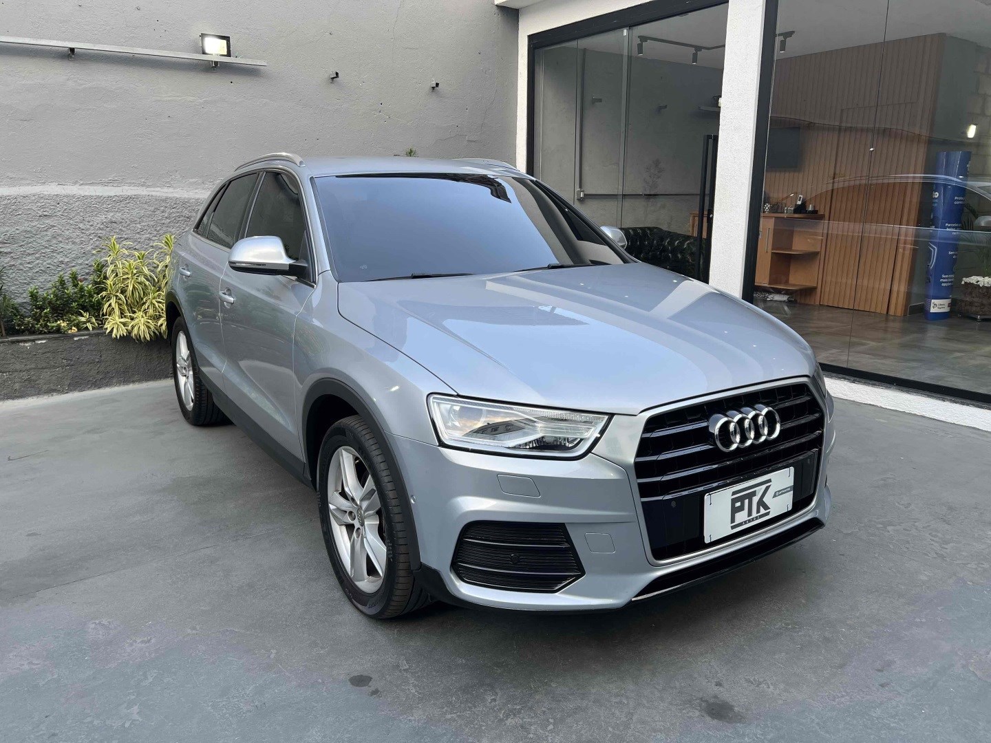 //www.autoline.com.br/carro/audi/q3-20-ambiente-quattro-tfsi-16v-gasolina-4p-turb/2018/rio-de-janeiro-rj/24531179