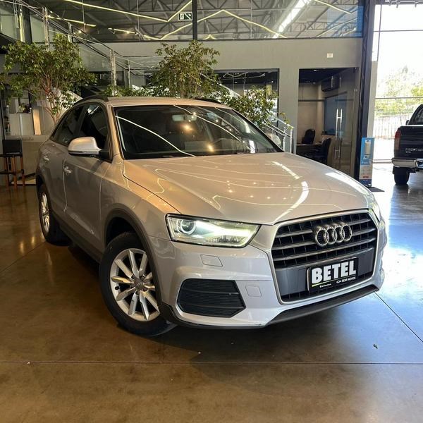 //www.autoline.com.br/carro/audi/q3-14-tfsi-attraction-16v-flex-4p-turbo-s-tronic/2017/londrina-pr/24921860
