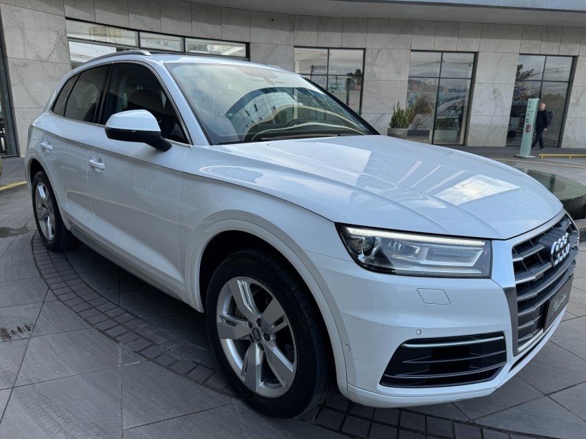 //www.autoline.com.br/carro/audi/q5-20-ambiente-quattro-16v-gasolina-4p-turbo-s-t/2018/porto-alegre-rs/25006466