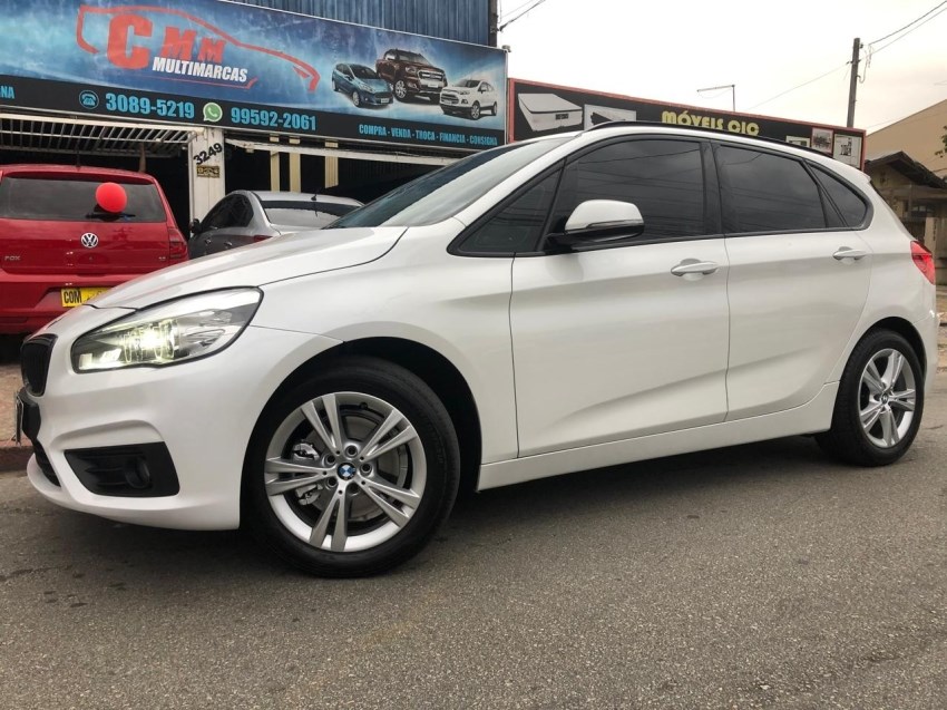 //www.autoline.com.br/carro/bmw/220i-20-active-tourer-16v-flex-4p-turbo-automatico/2017/curitiba-pr/24386615