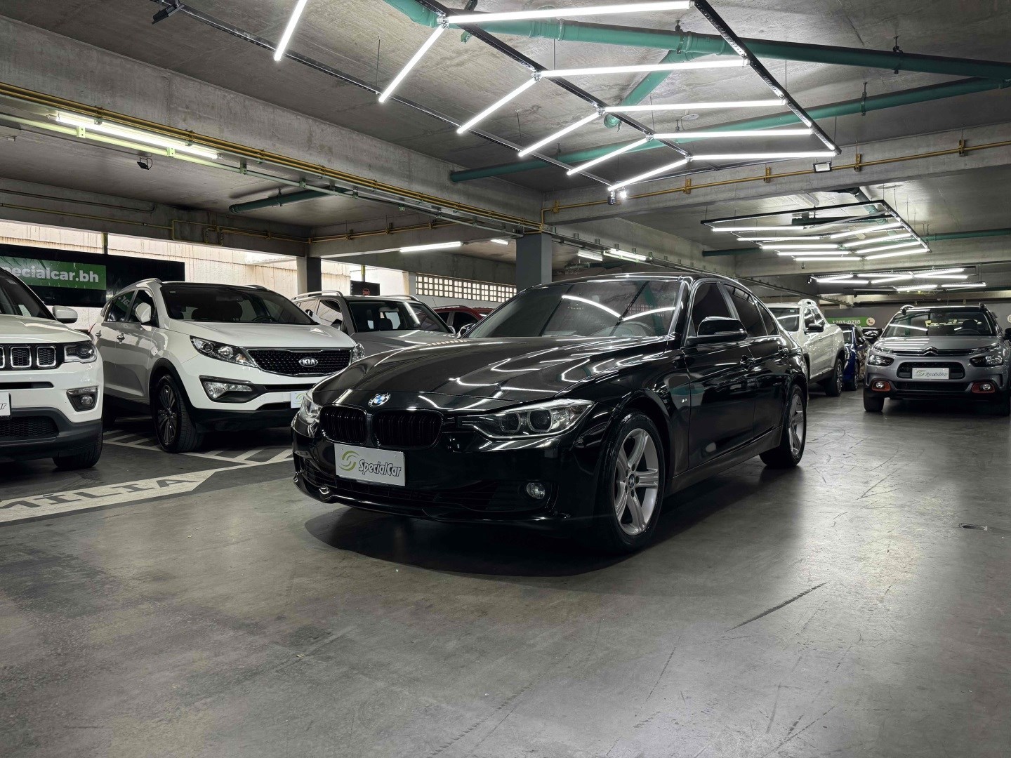 //www.autoline.com.br/carro/bmw/320i-20-sedan-16v-flex-4p-turbo-automatico/2014/belo-horizonte-mg/24159848