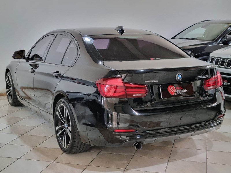 //www.autoline.com.br/carro/bmw/320i-20-sedan-sport-plus-16v-flex-4p-turbo-automat/2018/caxias-do-sul-rs/24769974
