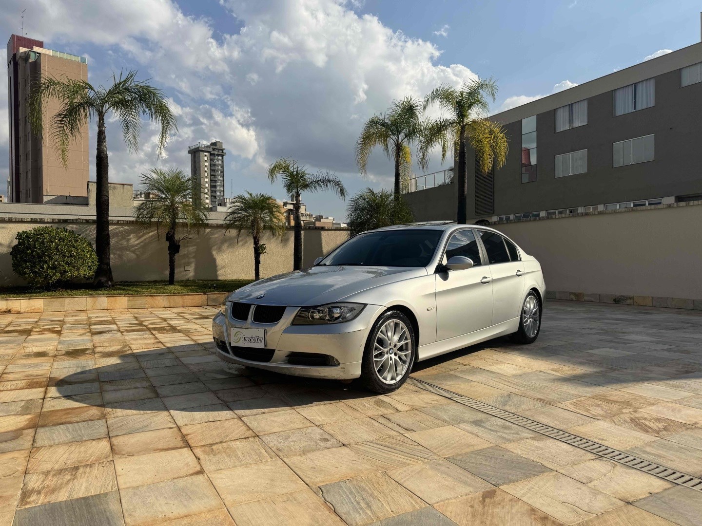 //www.autoline.com.br/carro/bmw/320i-20-sedan-16v-gasolina-4p-automatico/2008/belo-horizonte-mg/24886225