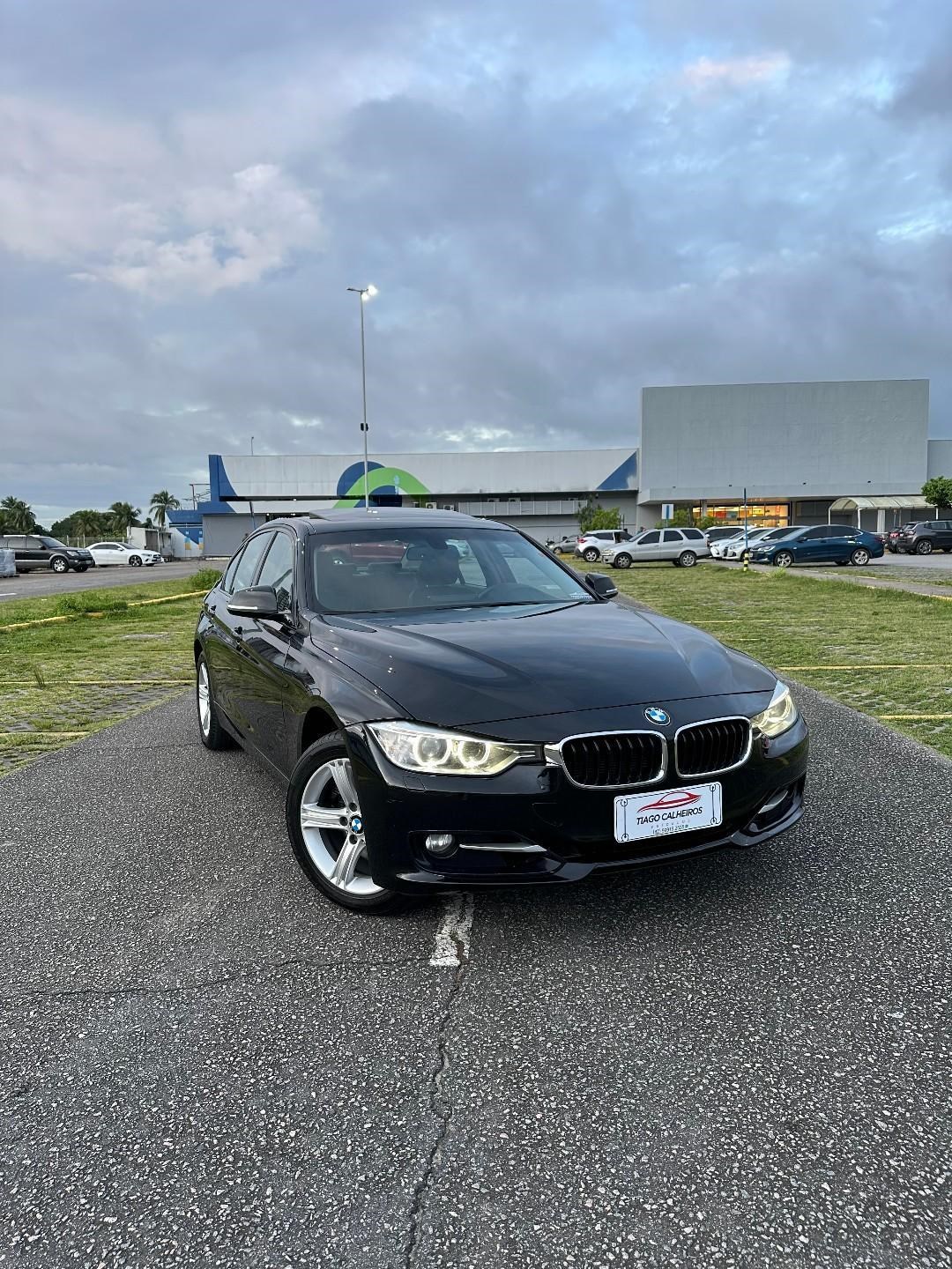 //www.autoline.com.br/carro/bmw/328i-20-sedan-16v-gasolina-4p-turbo-automatico/2014/maceio-al/24314732