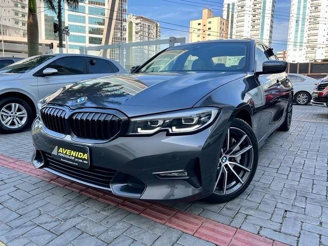 //www.autoline.com.br/carro/bmw/330i-20-sport-16v-gasolina-4p-turbo-automatico/2020/itapema-sc/21767946