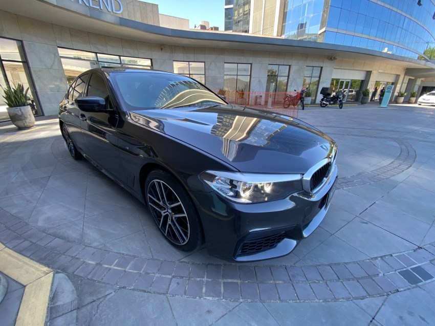 //www.autoline.com.br/carro/bmw/530i-20-m-sport-16v-gasolina-4p-turbo-automatico/2018/porto-alegre-rs/24705842