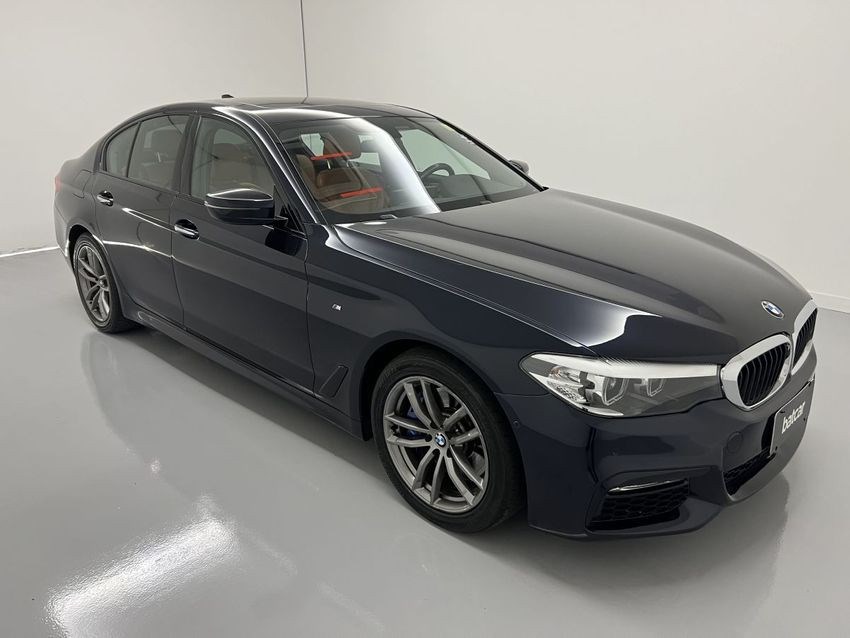 //www.autoline.com.br/carro/bmw/530i-20-m-sport-16v-gasolina-4p-turbo-automatico/2018/brasilia-df/24922810