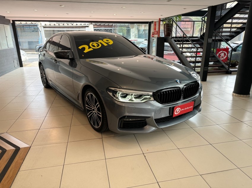 //www.autoline.com.br/carro/bmw/540i-30-m-sport-24v-gasolina-4p-turbo-automatico/2019/sao-paulo-sp/24814235