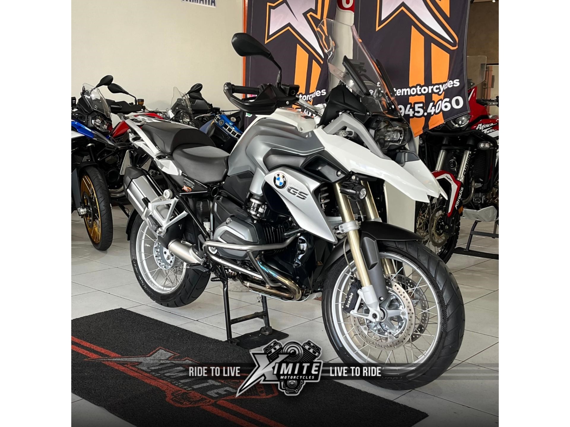 //www.autoline.com.br/moto/bmw/r-1200-gs/2015/carazinho-rs/24669853