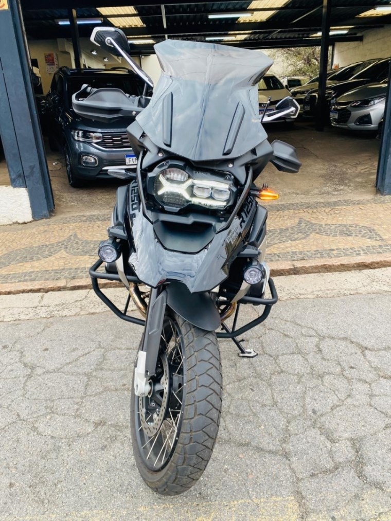 //www.autoline.com.br/moto/bmw/r-1250-gs-adventure-premium/2023/americana-sp/24517771