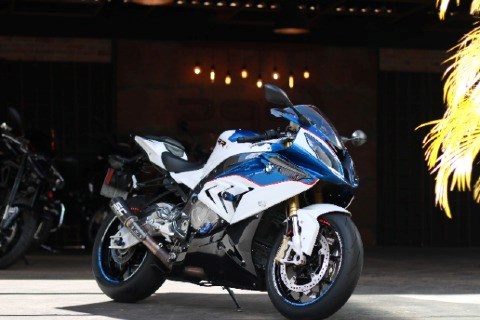 //www.autoline.com.br/moto/bmw/s-1000-rr/2016/brasilia-df/24822646