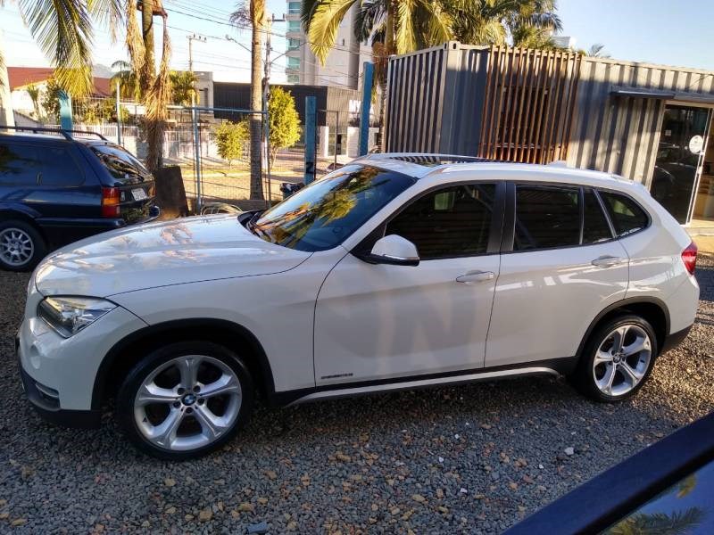 //www.autoline.com.br/carro/bmw/x1-20-sdrive20i-16v-gasolina-4p-turbo-automatico/2014/sao-ludgero-sc/23615387