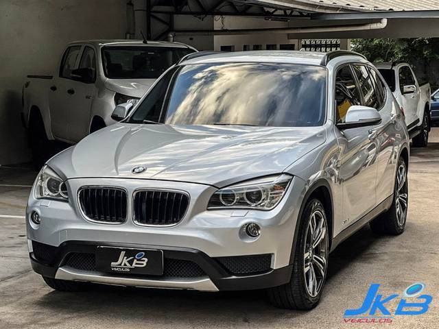 //www.autoline.com.br/carro/bmw/x1-20-sdrive18i-top-16v-gasolina-4p-automatico/2013/novo-hamburgo-rs/23685515