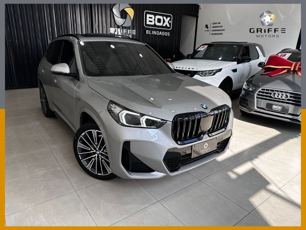 //www.autoline.com.br/carro/bmw/x1-20-sdrive20i-m-sport-16v-gasolina-4p-turbo-au/2024/sao-paulo-sp/24209754