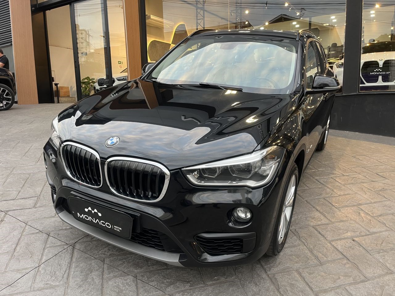 //www.autoline.com.br/carro/bmw/x1-20-sdrive20i-gp-16v-flex-4p-turbo-automatico/2016/piracicaba-sp/24558486