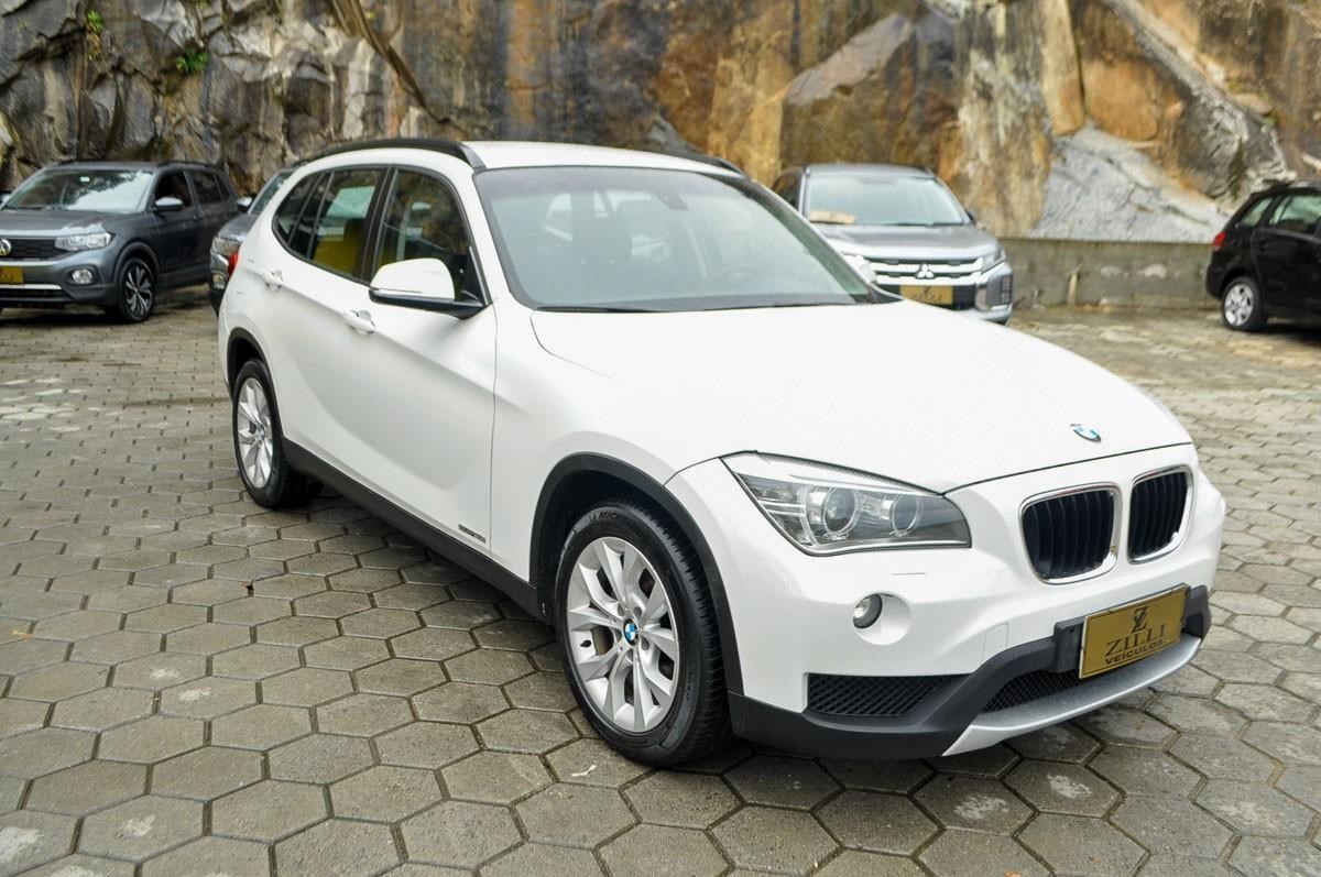 //www.autoline.com.br/carro/bmw/x1-20-sdrive18i-top-16v-gasolina-4p-turbo-automa/2014/florianopolis-sc/24702304