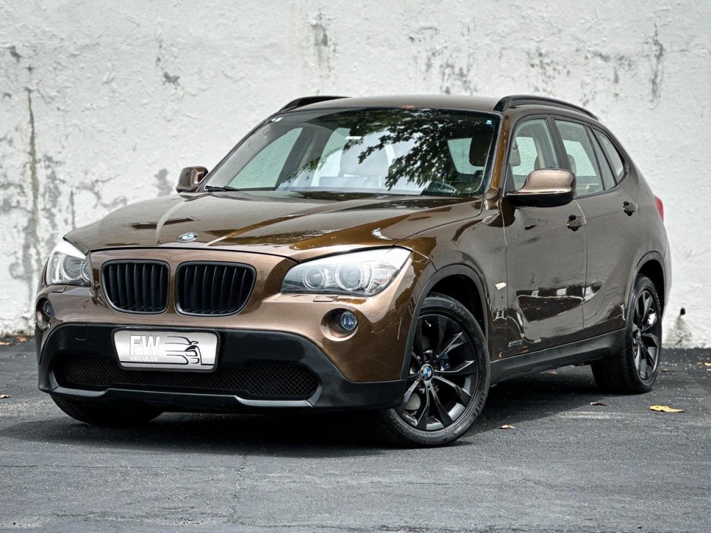 //www.autoline.com.br/carro/bmw/x1-20-sdrive18i-16v-gasolina-4p-automatico/2011/rio-de-janeiro-rj/24740488