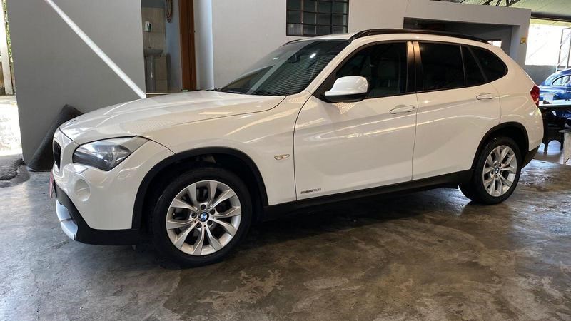 //www.autoline.com.br/carro/bmw/x1-20-sdrive18i-top-16v-gasolina-4p-automatico/2012/curitiba-pr/24933258