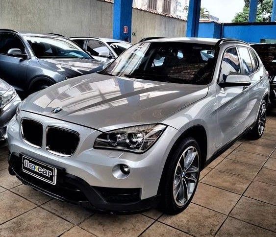 //www.autoline.com.br/carro/bmw/x1-20-xdrive28i-sport-gp-16v-flex-4p-4x4-turbo-a/2015/santos-sp/25016502