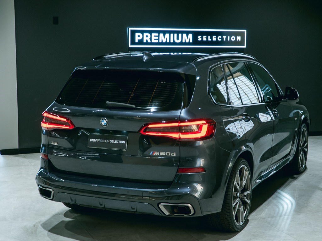 //www.autoline.com.br/carro/bmw/x5-30-m50d-24v-diesel-4p-4x4-turbo-automatico/2020/salvador-ba/22249631