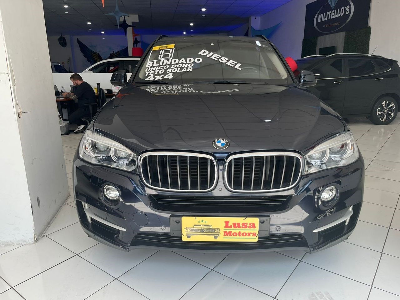 //www.autoline.com.br/carro/bmw/x5-30-xdrive30d-24v-diesel-4p-4x4-turbo-automati/2018/sao-paulo-sp/23887393