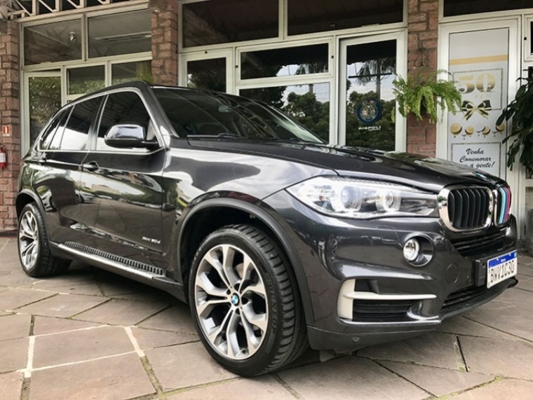 //www.autoline.com.br/carro/bmw/x5-30-xdrive30d-24v-diesel-4p-4x4-turbo-automati/2018/porto-alegre-rs/24125485