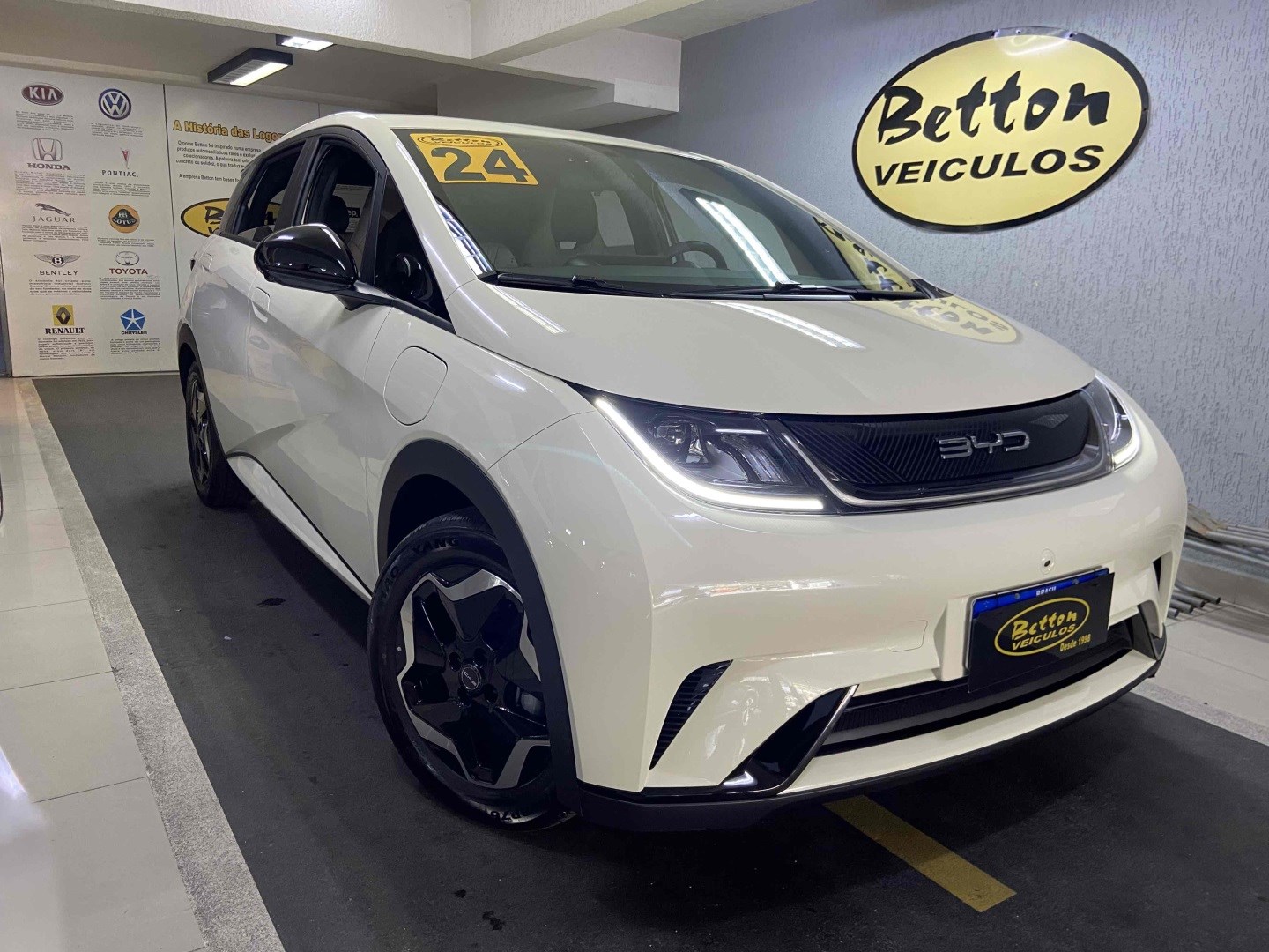 //www.autoline.com.br/carro/byd/dolphin-bev-45kwh-eletrico-4p-automatico/2024/niteroi-rj/24909265