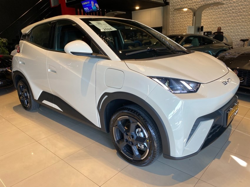 //www.autoline.com.br/carro/byd/dolphin-mini-bev-38kwh-eletrico-4p-automatico/2025/curitiba-pr/24911173