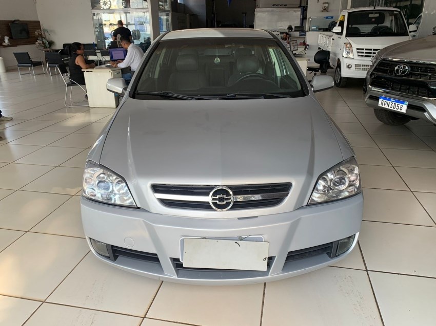 //www.autoline.com.br/carro/chevrolet/astra-20-sedan-8v-gasolina-4p-manual/2003/goiania-go/24885469