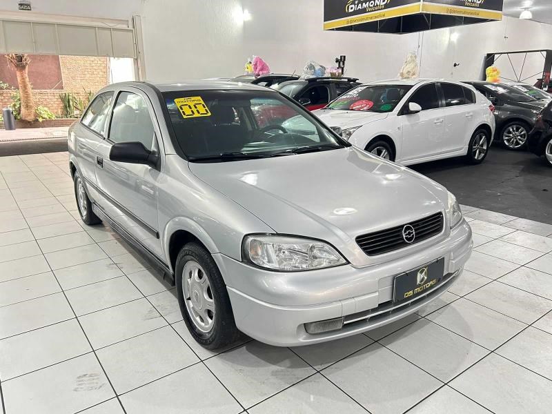 //www.autoline.com.br/carro/chevrolet/astra-20-hatch-gls-8v-gasolina-2p-manual/2000/sao-paulo-sp/25017764