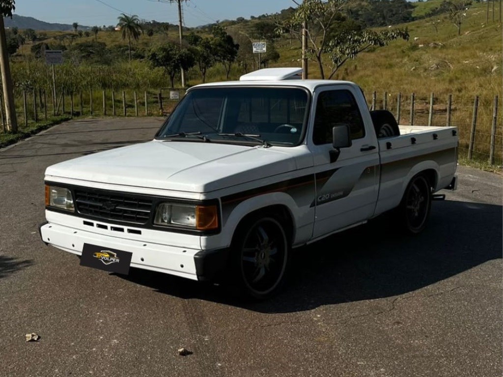 //www.autoline.com.br/carro/chevrolet/c-20-41-custom-de-luxe/1995/belo-horizonte-mg/24589505