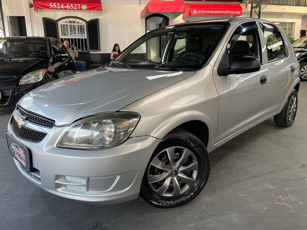 //www.autoline.com.br/carro/chevrolet/celta-10-lt-8v-flex-4p-manual/2013/sao-paulo-sp/23698851