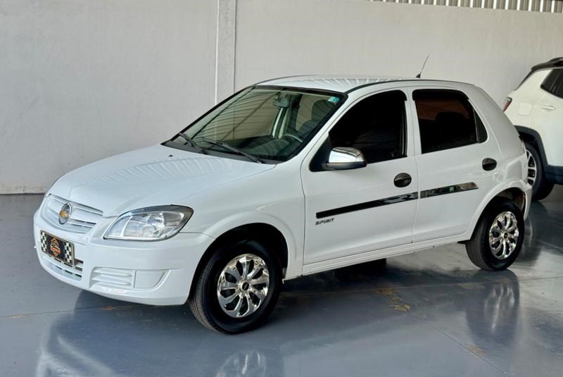 //www.autoline.com.br/carro/chevrolet/celta-10-spirit-8v-flex-4p-manual/2011/jatai-go/24013209