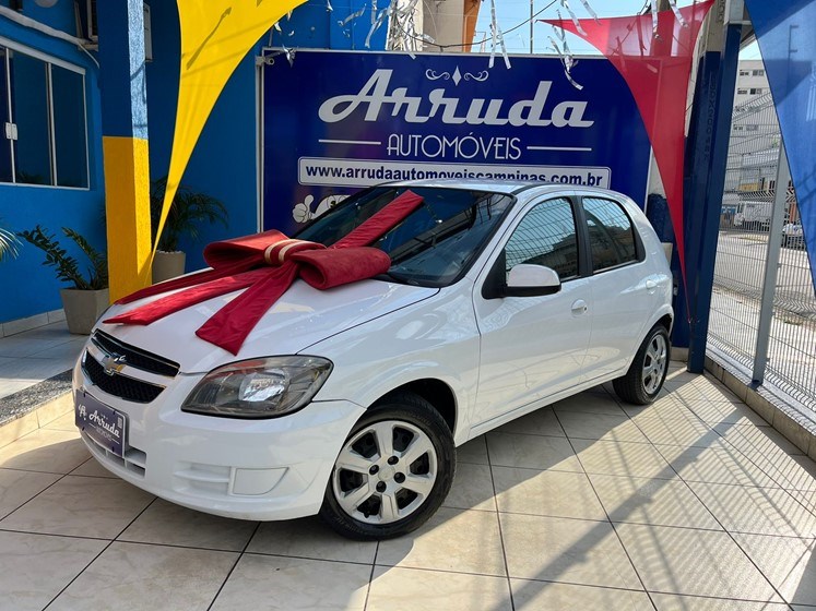 //www.autoline.com.br/carro/chevrolet/celta-10-lt-8v-flex-4p-manual/2014/campinas-sp/24389539