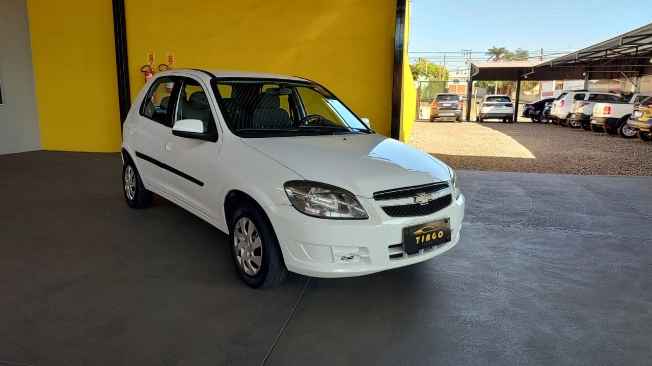//www.autoline.com.br/carro/chevrolet/celta-10-lt-8v-flex-4p-manual/2015/bebedouro-sp/24737530