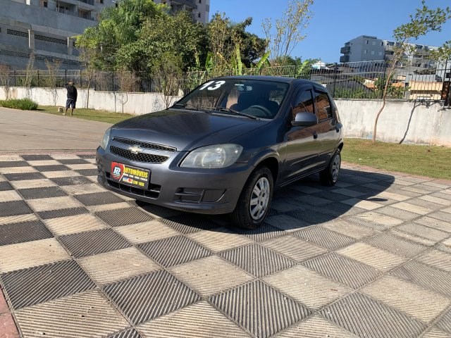 //www.autoline.com.br/carro/chevrolet/celta-10-ls-8v-flex-4p-manual/2013/barueri-sp/24754588