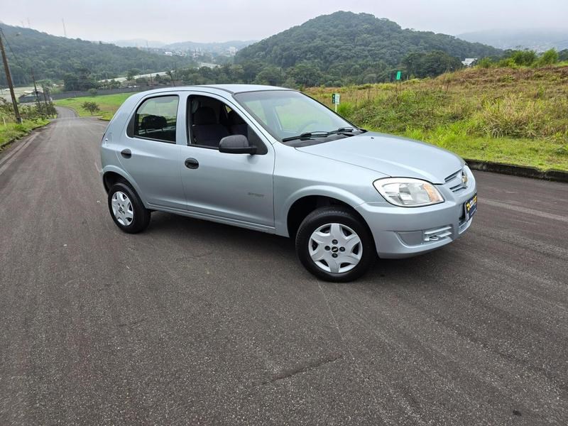 //www.autoline.com.br/carro/chevrolet/celta-10-spirit-8v-flex-4p-manual/2011/joinville-sc/25014180