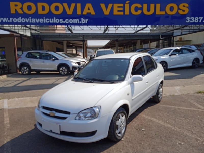 //www.autoline.com.br/carro/chevrolet/classic-10-ls-8v-flex-4p-manual/2014/brasilia-df/16504370
