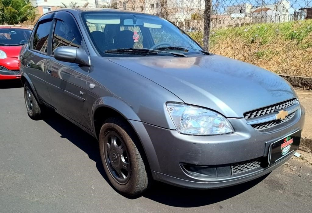 //www.autoline.com.br/carro/chevrolet/classic-10-ls-8v-flex-4p-manual/2012/uberaba-mg/24916443